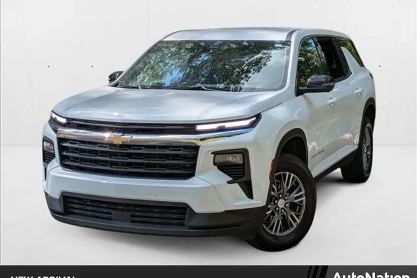 2024 Chevrolet Traverse LS photo 1