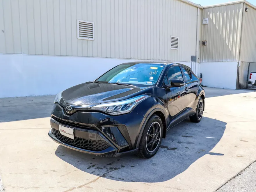2021 Toyota C-HR LE photo 1