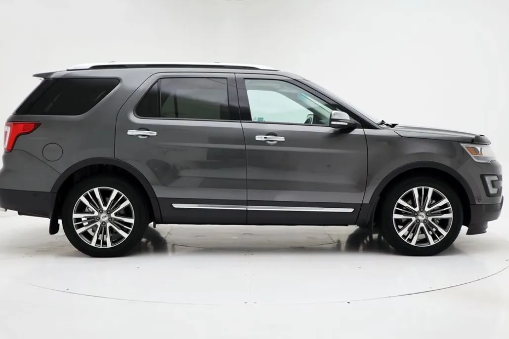 2016 Ford Explorer Platinum photo 1