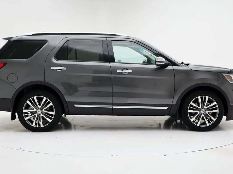 2016 Ford Explorer Platinum photo 1