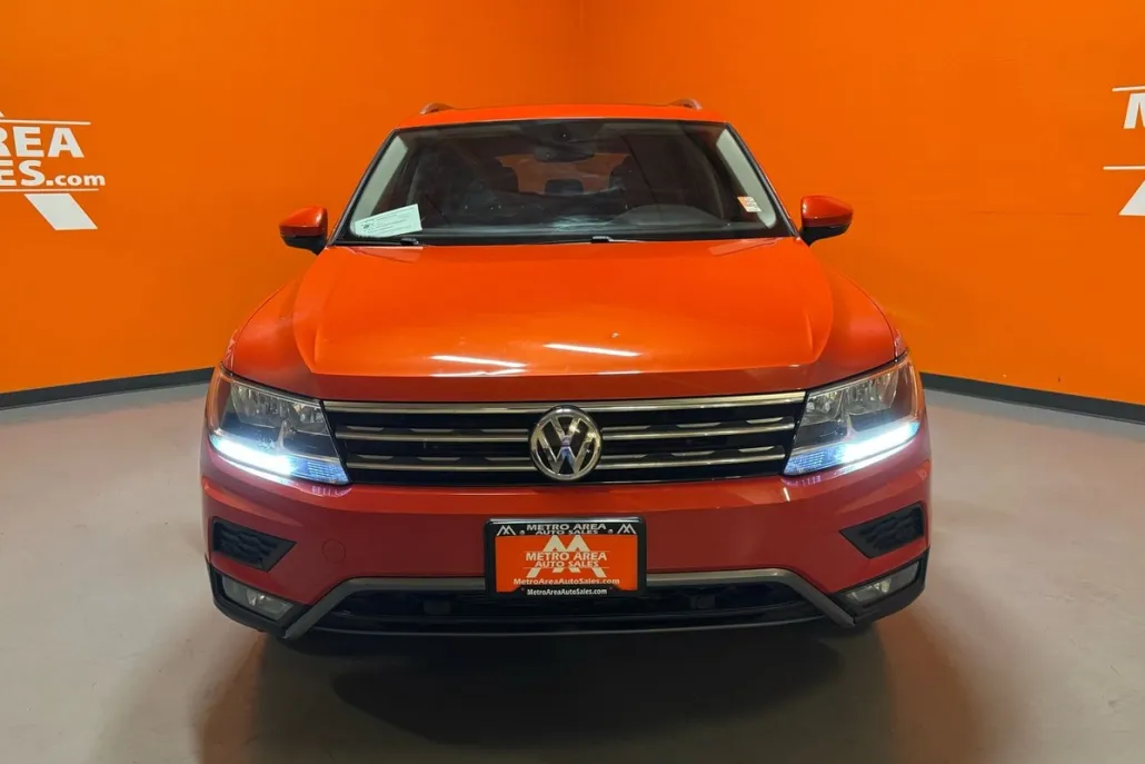 2019 Volkswagen Tiguan SEL R-Line photo 1