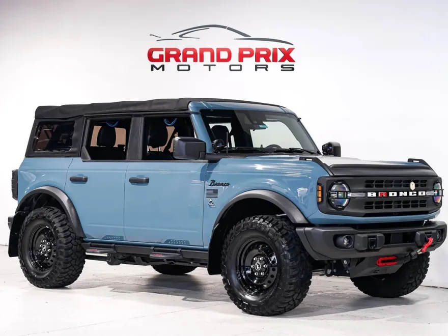 2022 Ford Bronco Black Diamond photo 1