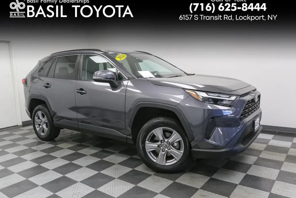 2022 Toyota RAV4 XLE photo 1