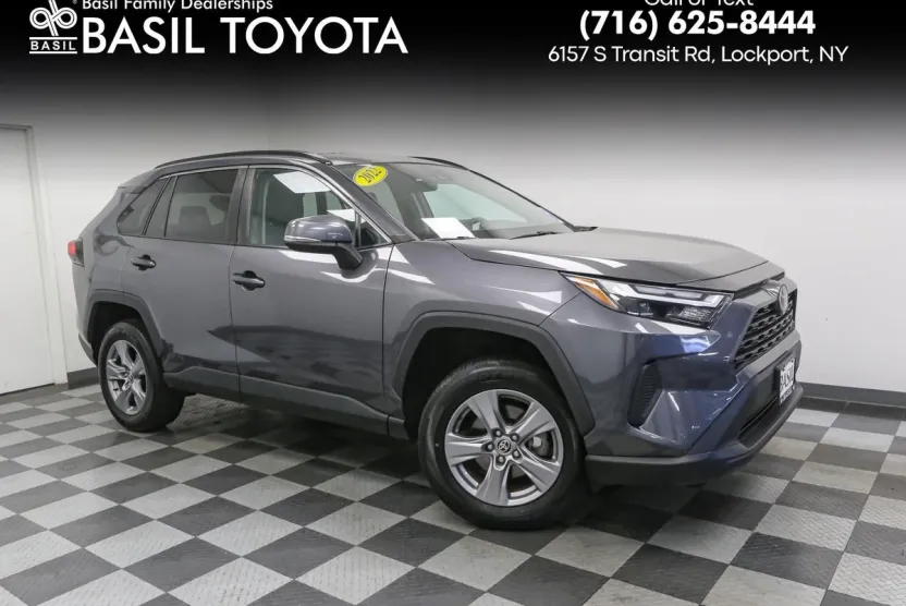 2022 Toyota RAV4 XLE photo 1
