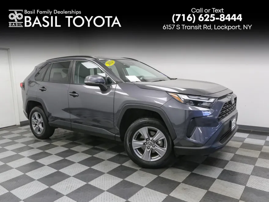 2022 Toyota RAV4 XLE photo 1