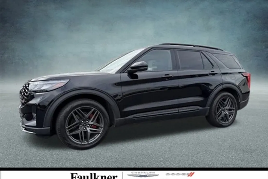 2025 Ford Explorer ST photo 1
