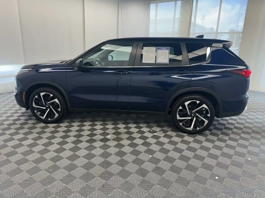 2022 Mitsubishi Outlander SE photo 1