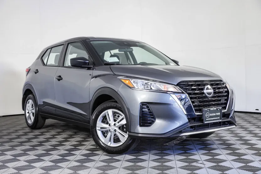 2025 Nissan Kicks Play S photo 1
