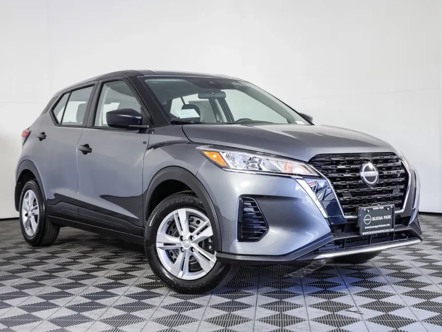 2025 Nissan Kicks Play S photo 1