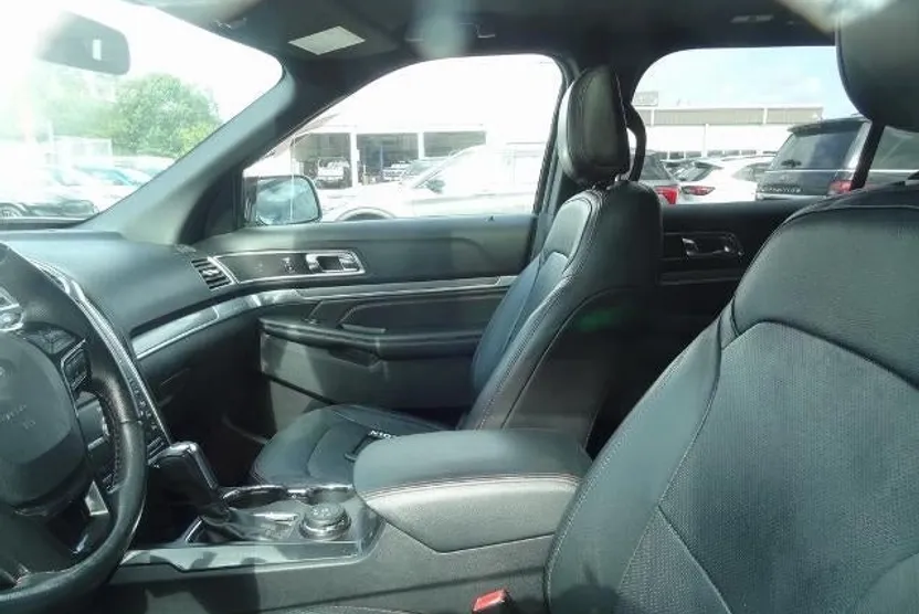 2019 Ford Explorer Sport photo 1