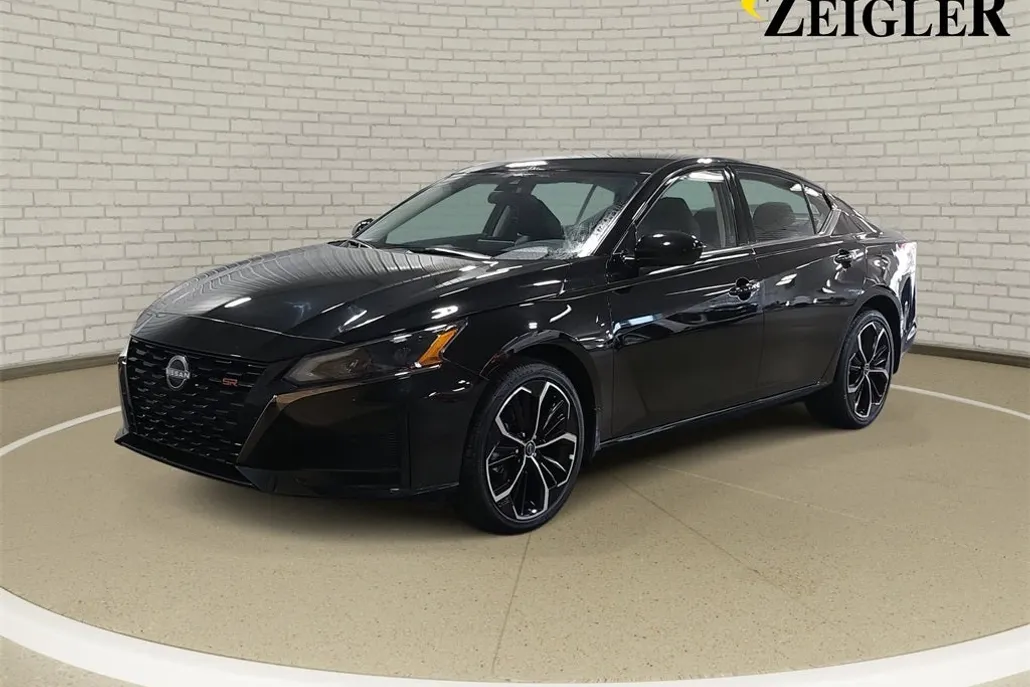 2025 Nissan Altima 2.5 SR photo 1