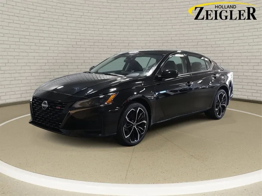 2025 Nissan Altima 2.5 SR photo 1