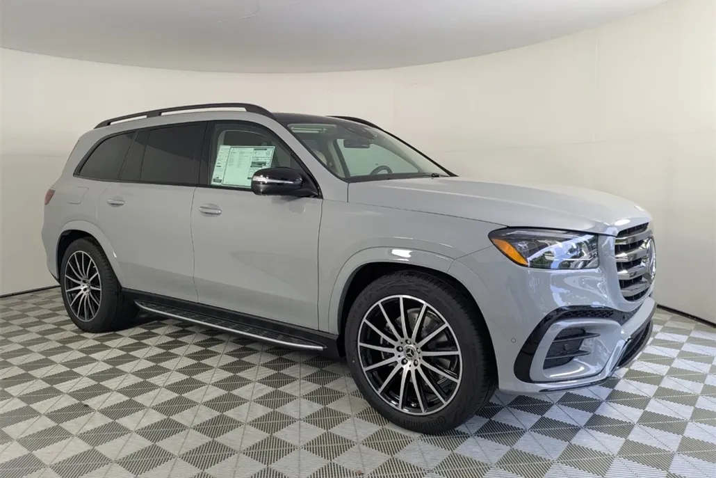 2026 Mercedes Benz GLS 450 4MATIC photo 1