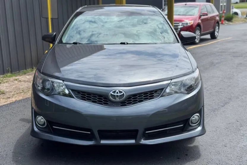 2012 Toyota Camry SE photo 1