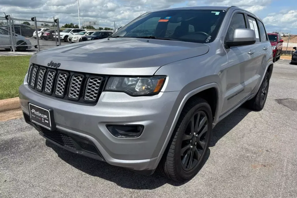 2019 Jeep Grand Cherokee Altitude photo 1