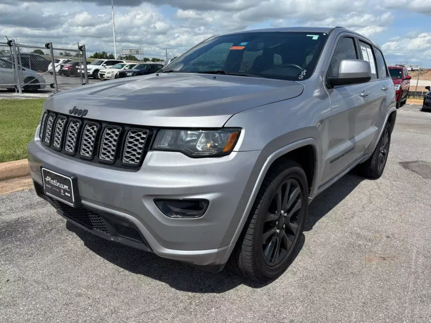 2019 Jeep Grand Cherokee Altitude photo 1