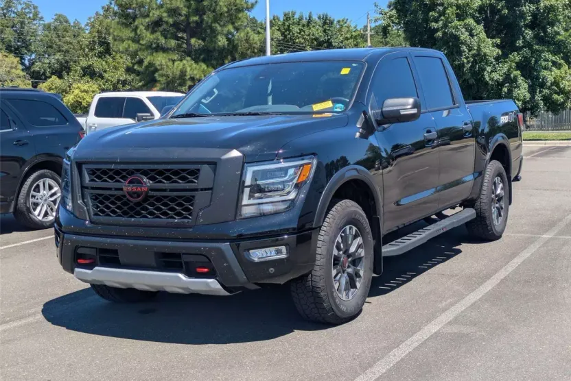 2024 Nissan Titan PRO-4X photo 1