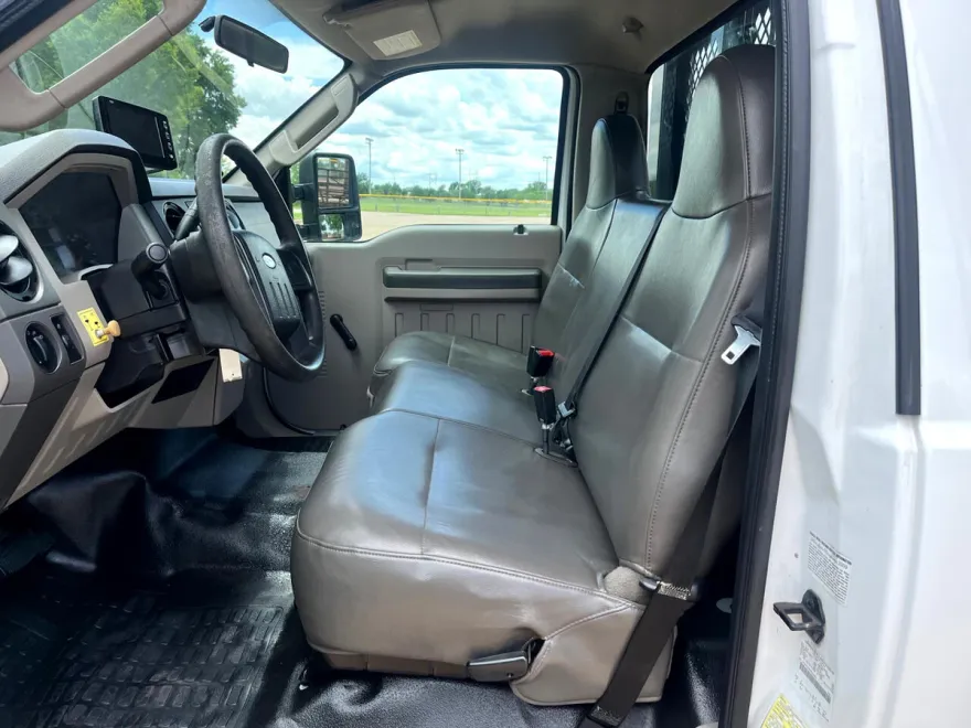 2009 Ford F-550 XLT photo 14