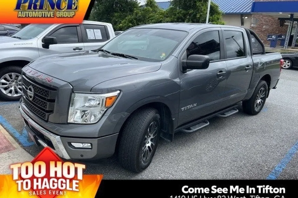 2023 Nissan Titan SV photo 1