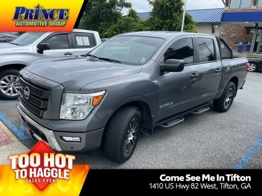 2023 Nissan Titan SV photo 1