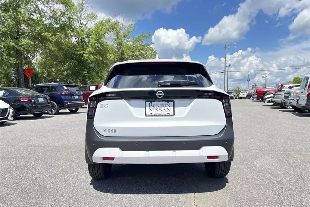 2026 Nissan Kicks SV photo 1