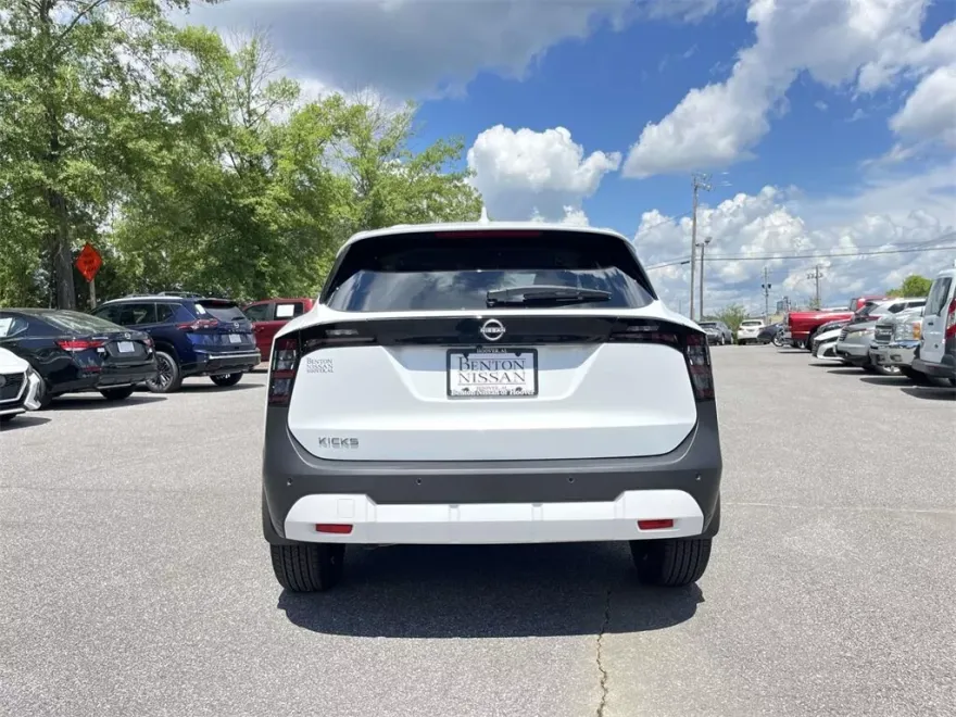 2026 Nissan Kicks SV photo 1