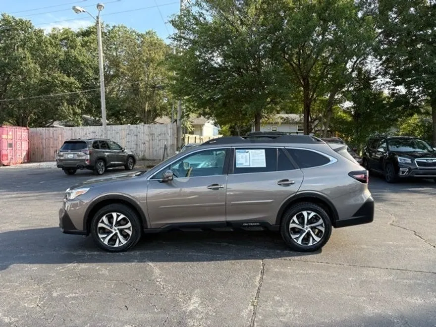 2022 Subaru Outback Limited photo 1