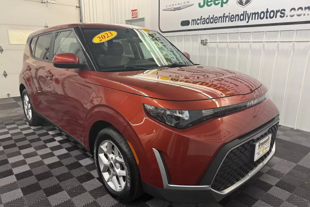 2023 Kia Soul LX photo 1