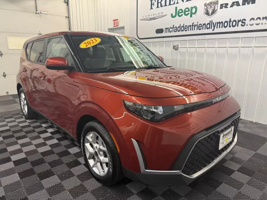 2023 Kia Soul LX photo 1