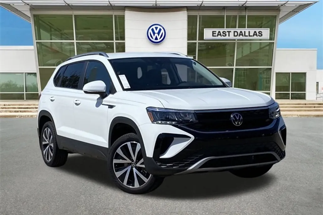 2024 Volkswagen Taos SE photo 1