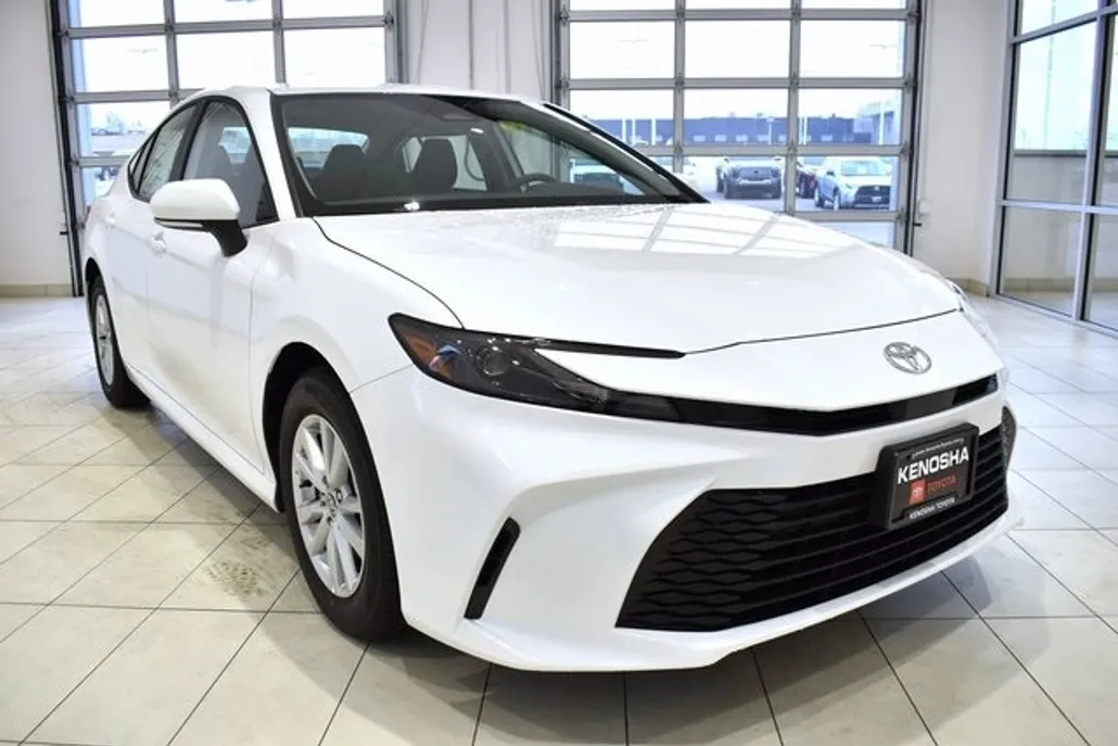 2026 Toyota Camry LE photo 1
