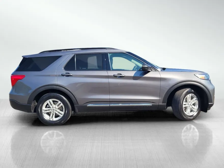 2023 Ford Explorer XLT photo 1
