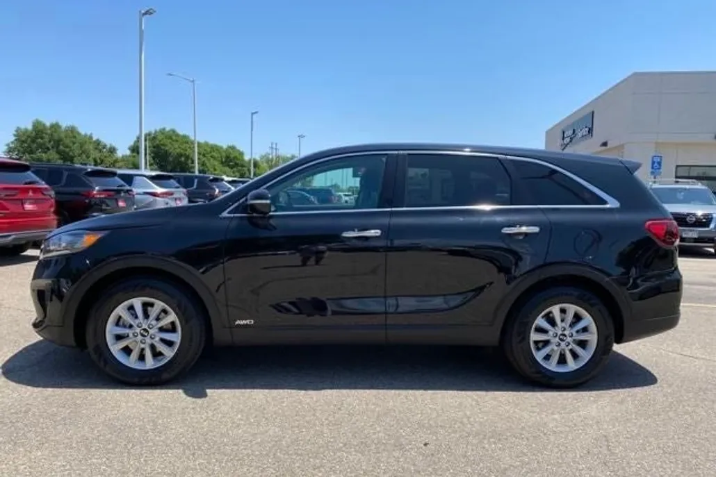 2020 Kia Sorento LX photo 1