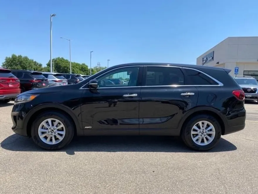2020 Kia Sorento LX photo 1
