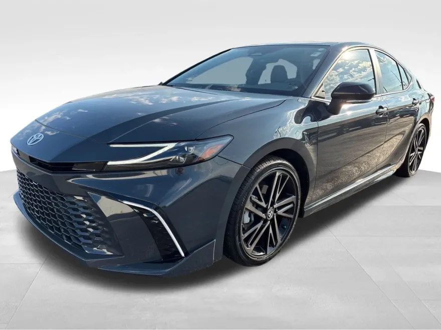 2025 Toyota Camry photo 1