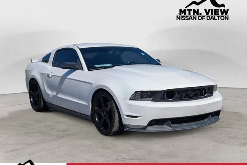 2010 Ford Mustang V6 photo 1