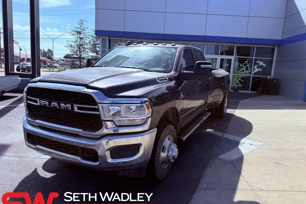 2024 Ram 3500 Tradesman photo 1