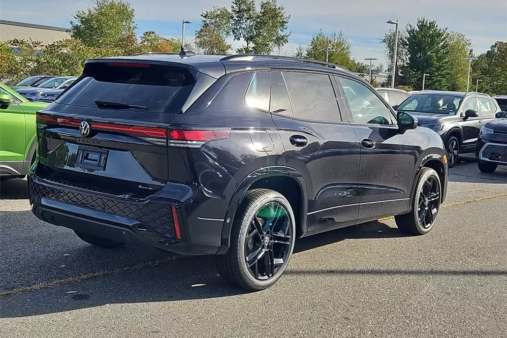 2025 Volkswagen Tiguan SE R-Line Black photo 1