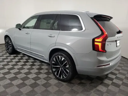 2025 Volvo XC90 Core photo 4