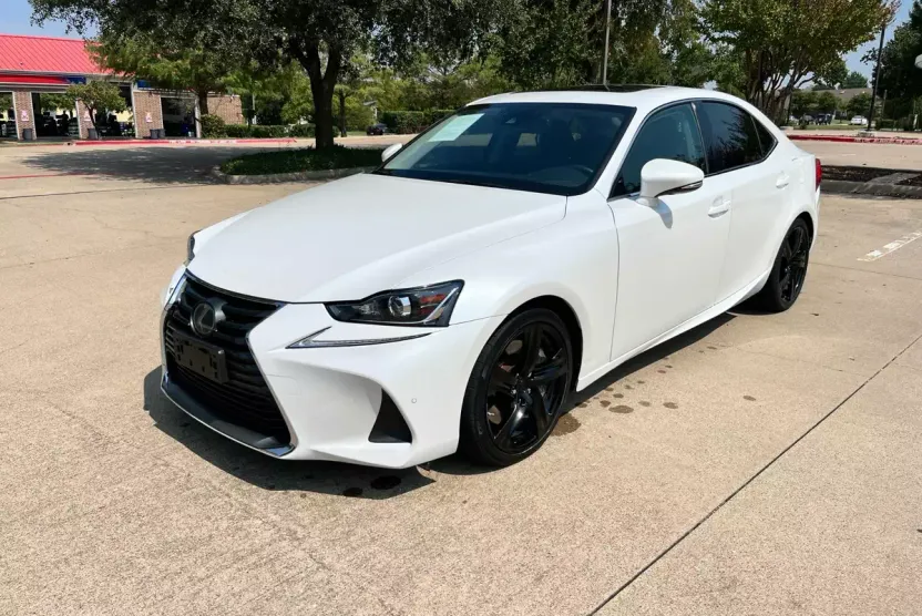 2019 Lexus IS 300 photo 1