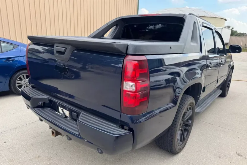 2010 Chevrolet Avalanche LT photo 1