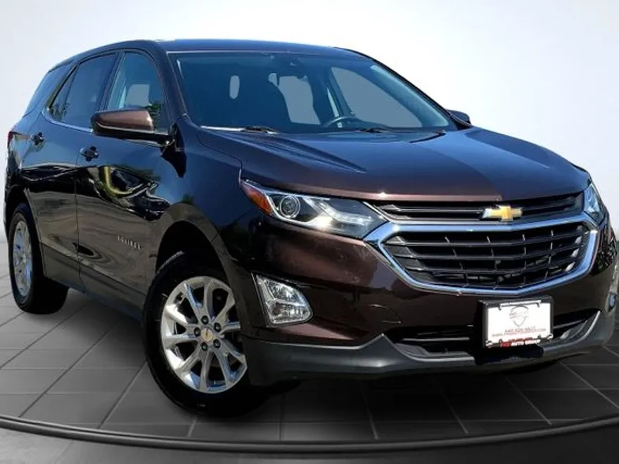 2020 Chevrolet Equinox LT photo 1