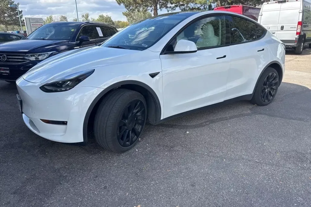 2023 Tesla Model Y Long Range photo 1