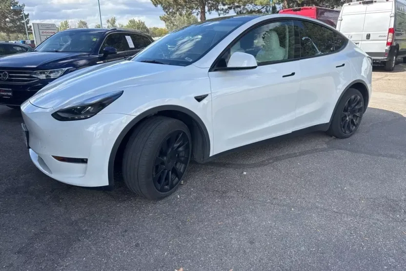 2023 Tesla Model Y Long Range photo 1