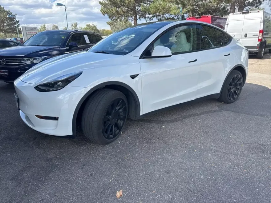 2023 Tesla Model Y Long Range photo 1