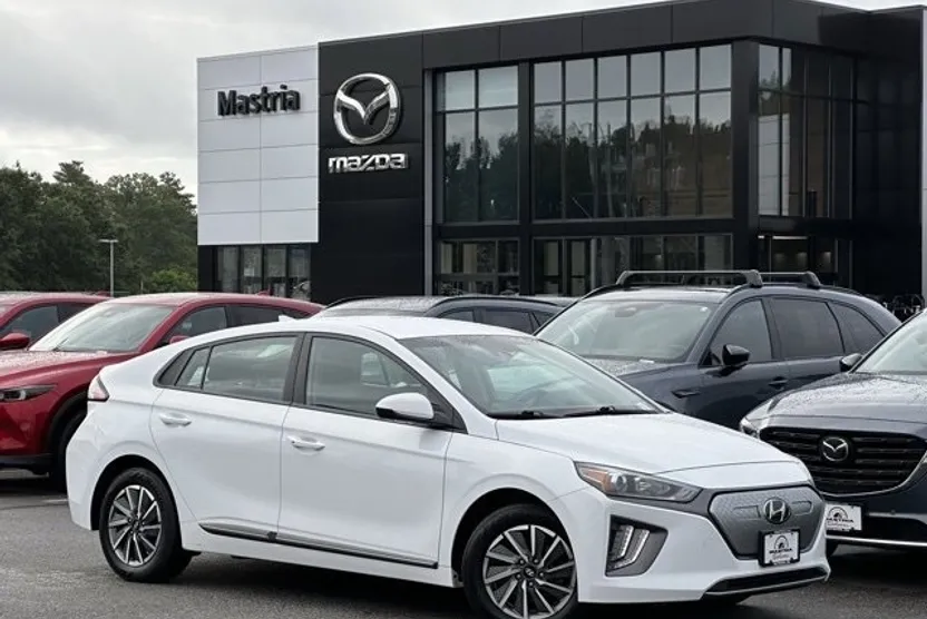 2021 Hyundai Ioniq Electric SE photo 1