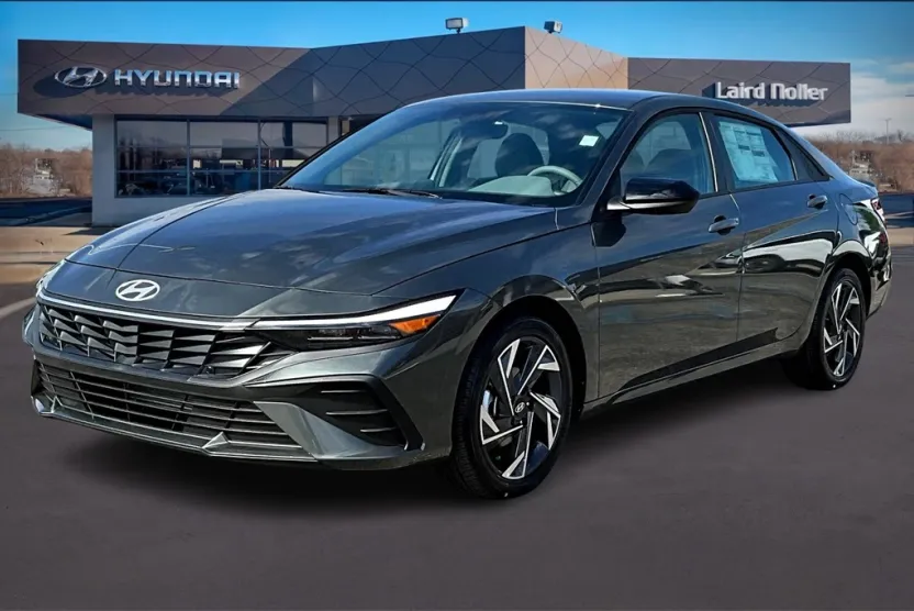 2025 Hyundai Elantra SEL Sport photo 1
