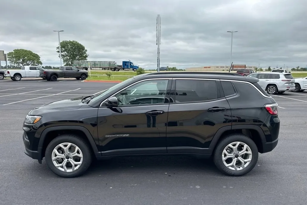2025 Jeep Compass Latitude photo 1