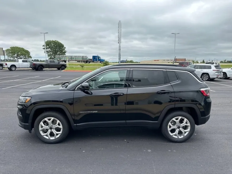 2025 Jeep Compass Latitude photo 1