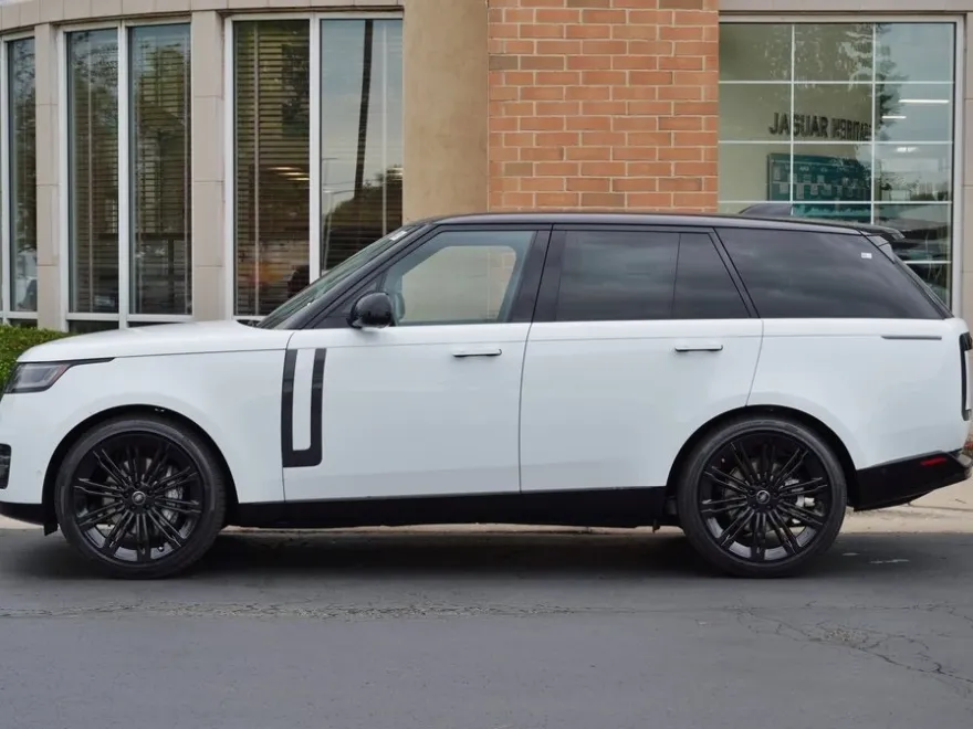 2025 Land Rover Range Rover SE photo 1